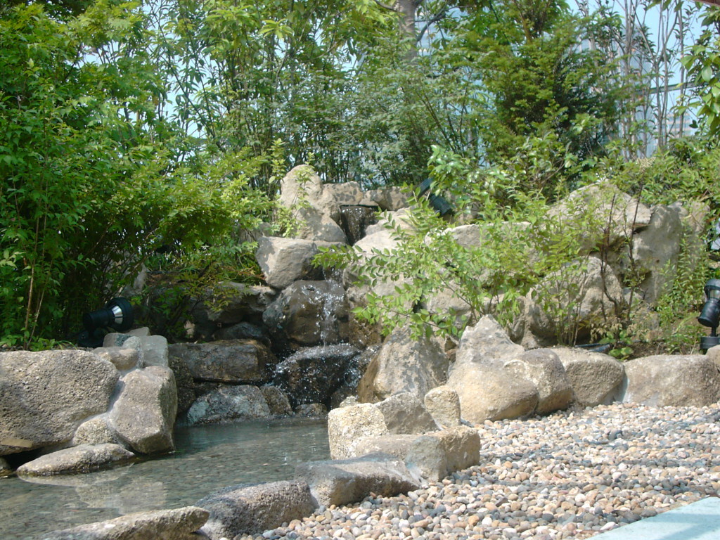 ビオトープ　滝